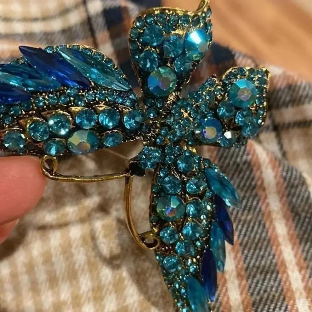 New Crystal Rhinestone Butterfly Insect Ladies Brooch - Picture 5 of 6